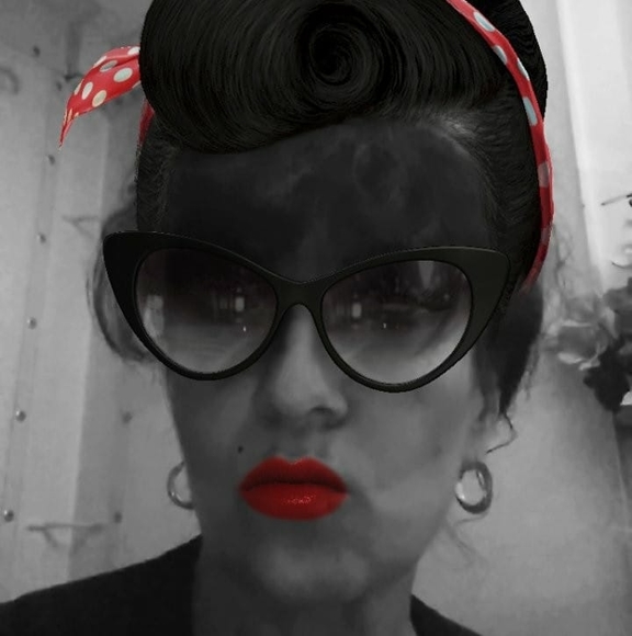Poshmark profile picture for @knack
